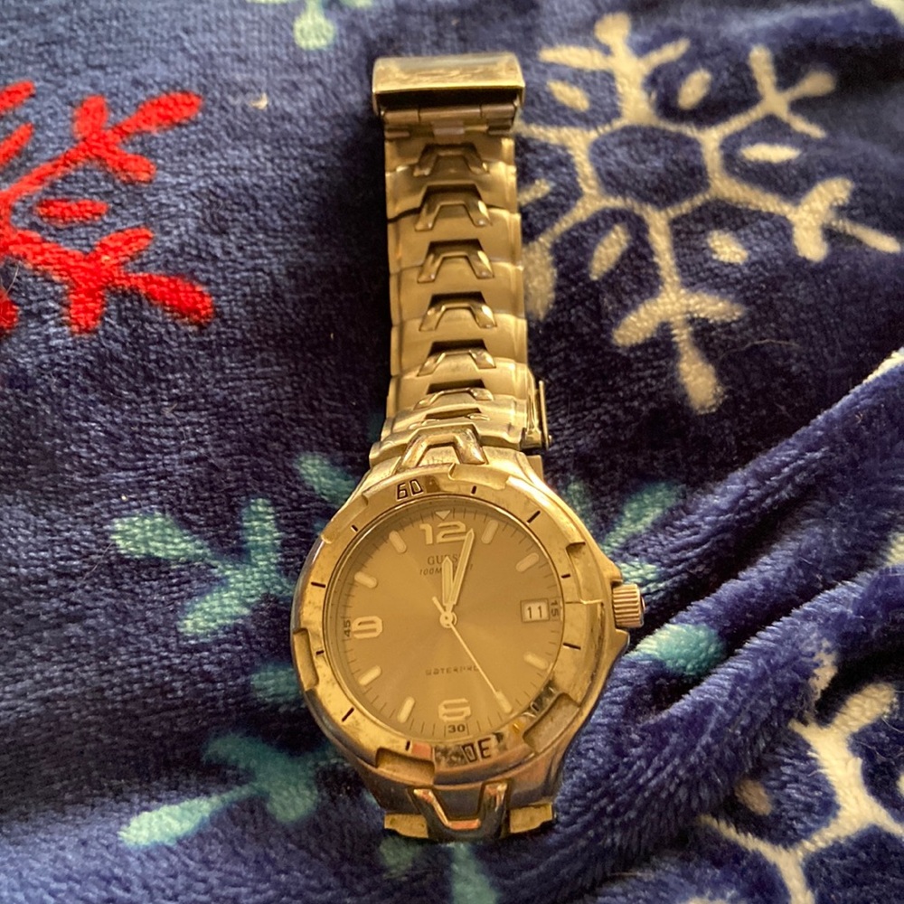 🤍🤍 Men’s guess watch